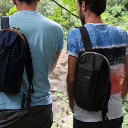 10 ლიტრიანი მუქი ლურჯი ზურგჩანთა 10 ლიტრიანი მუქი ლურჯი ზურგჩანთა